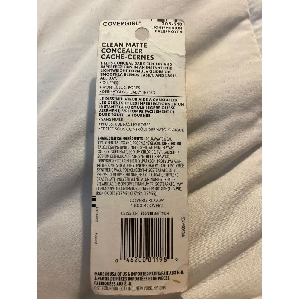 CoverGirl Clean Matte Concealer Light/Medium Pale‎ 205-210 Oil-Free Formula M-16